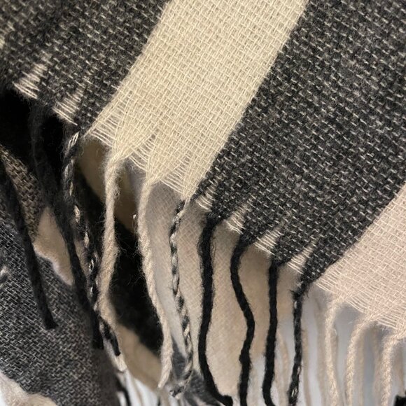 Banana Republic Womens Plaid Poncho Cape One Size Fringe Timeless Quiet Luxury - Picture 6 of 7